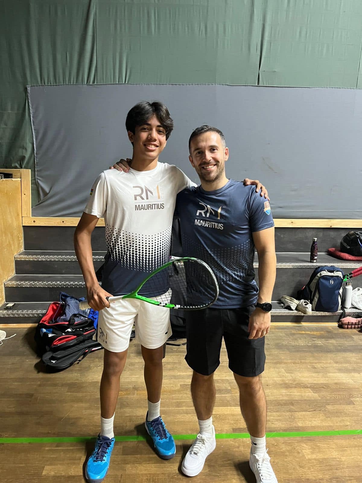 Mathias avec son coach Adam Auckland &agrave; Maurice