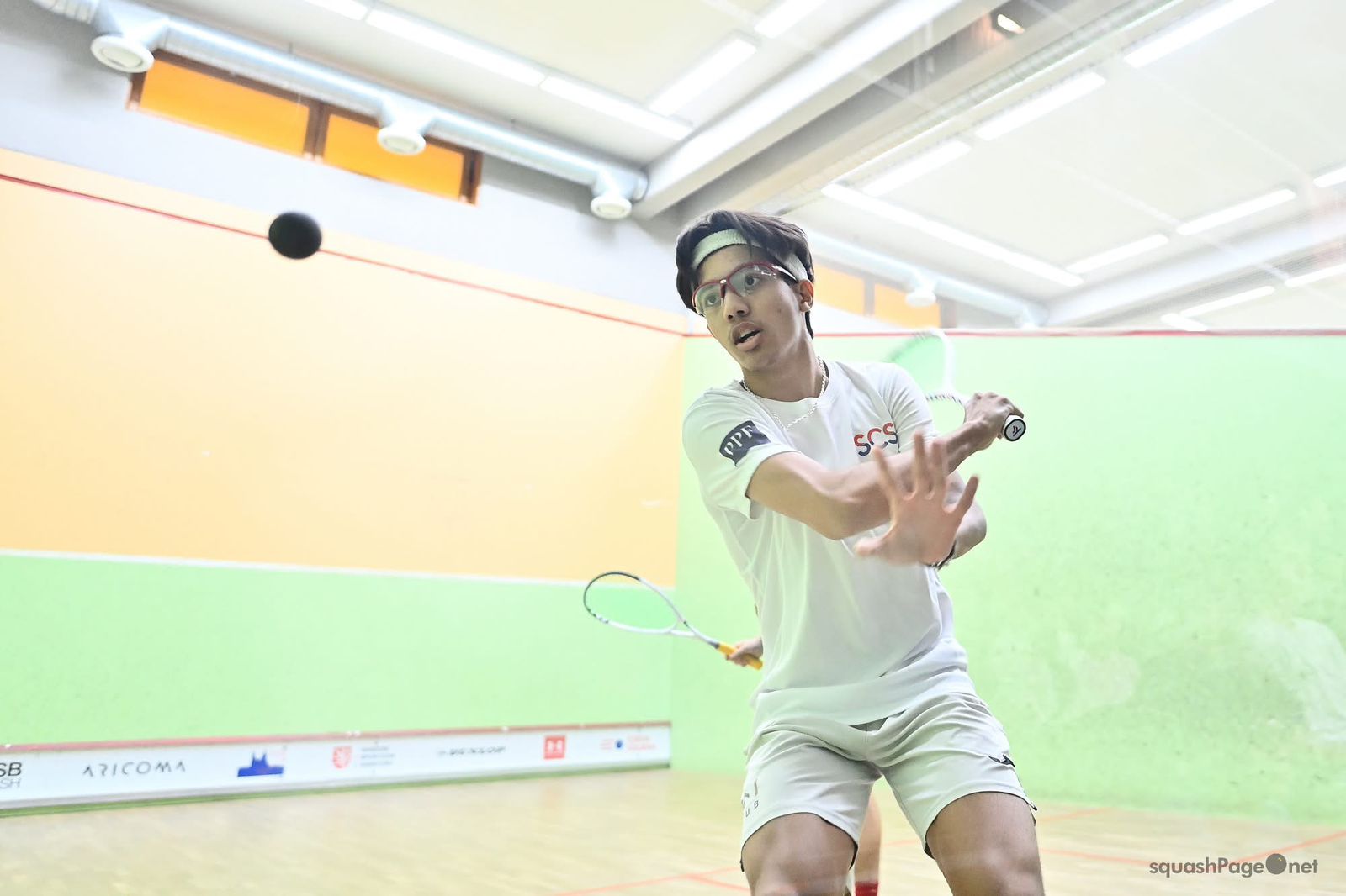 Mathias en action sur le court