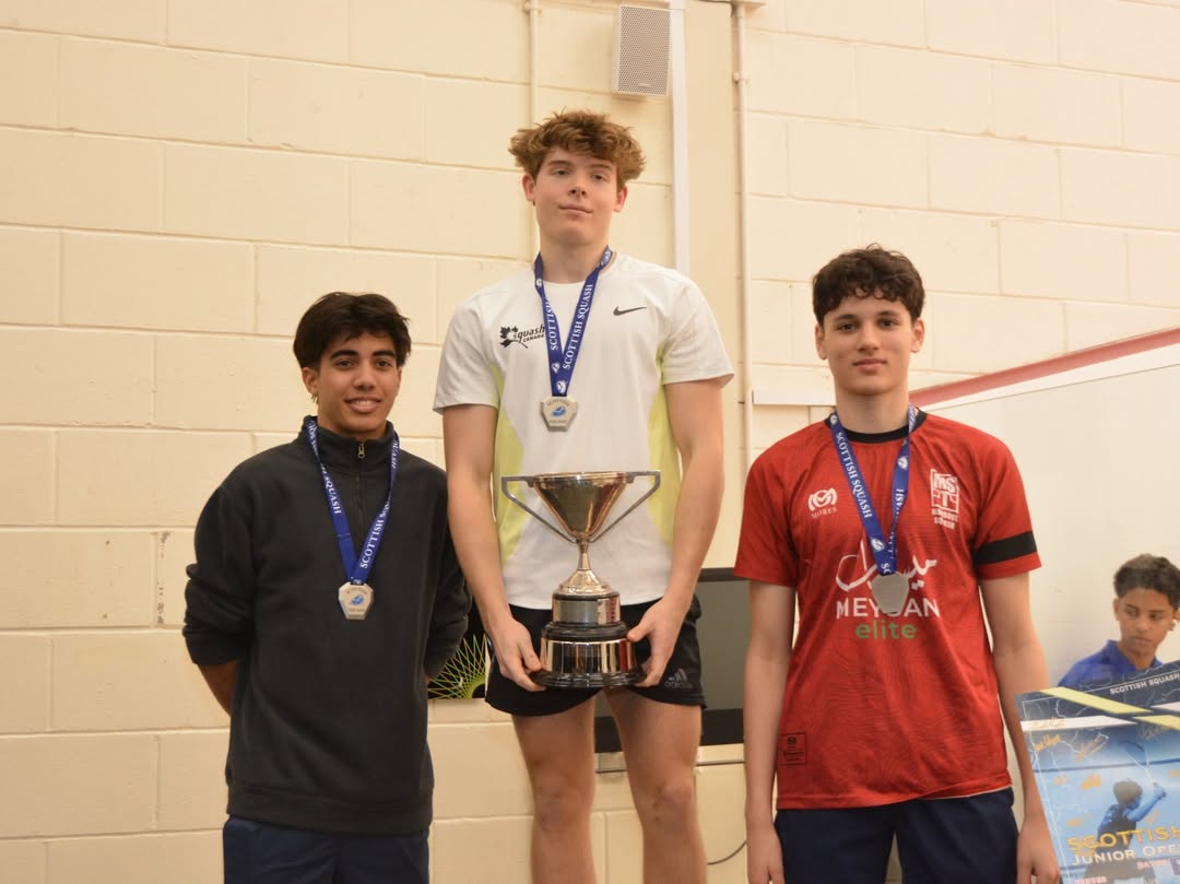 Mathias sur un podium